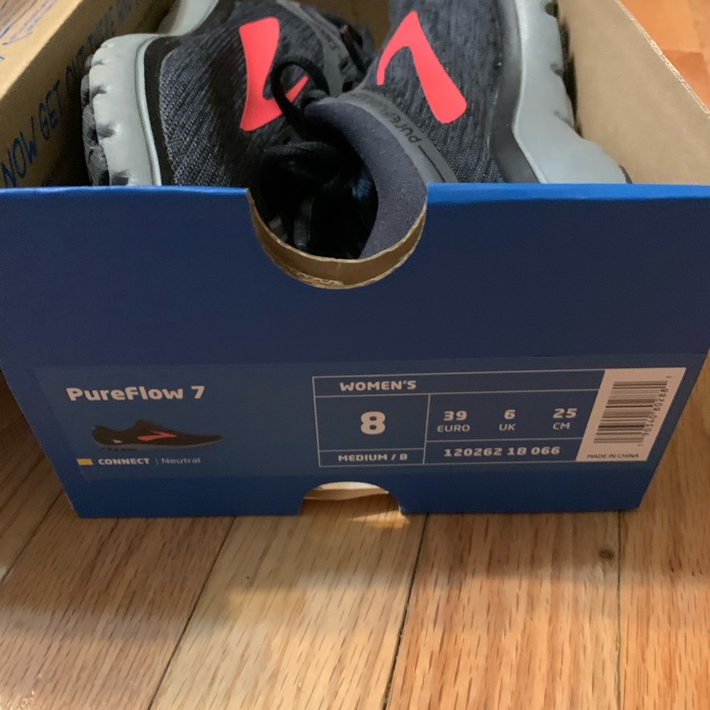 Brand new in box size 8 women’s brooks